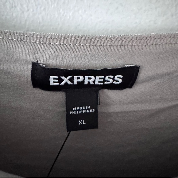 NWT Express Silver sparkly drapey blouse Size XL - Picture 3 of 9